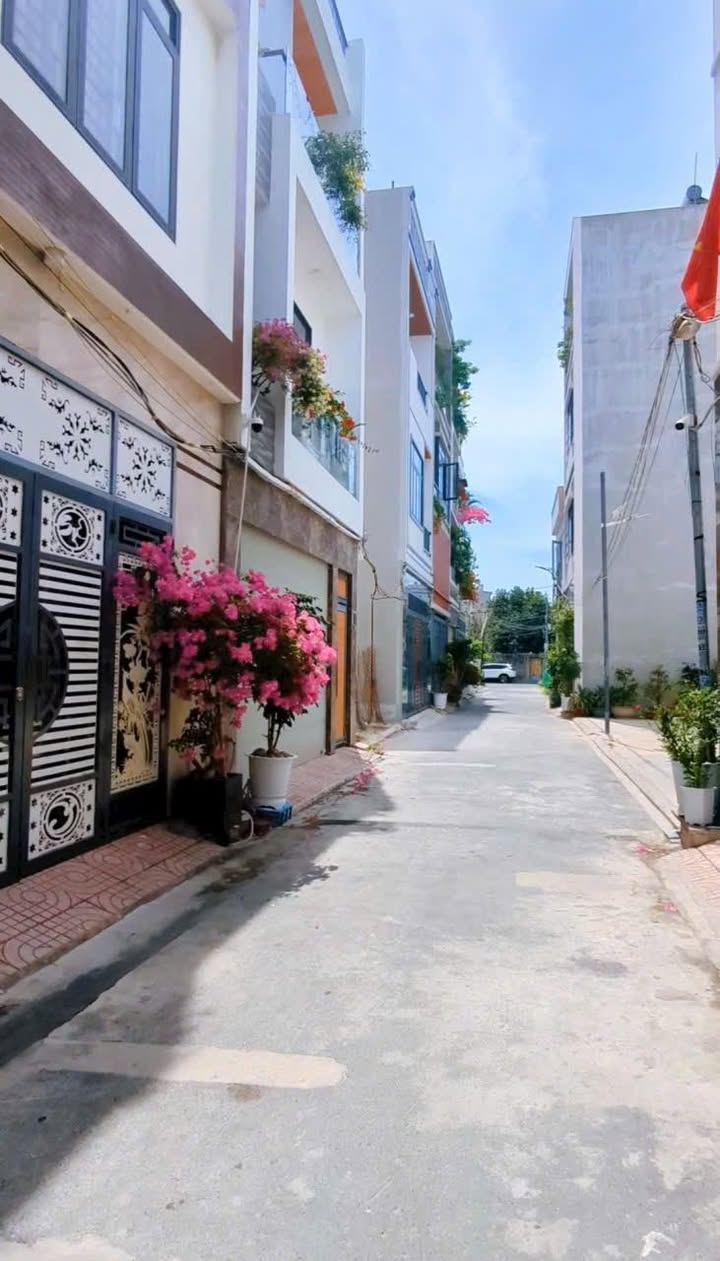 Nhà 1 trệt 2 lầu hẻm ô tô Rạch Dừa 68m² giá 5.99 tỷ - Khu dân cư an ninh, tiện nghi!