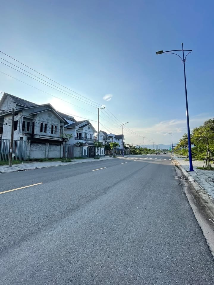 Biệt thự thô 307m² mặt tiền Lê Đại Hành, phường Long Tâm, Bà Rịa - 12.5 tỷ - Đầu tư sinh lời!