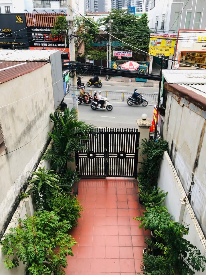 Nhà mặt tiền đường Nguyễn Thị Thập, quận 7, 79.7m² - Vị trí kinh doanh đắc địa!