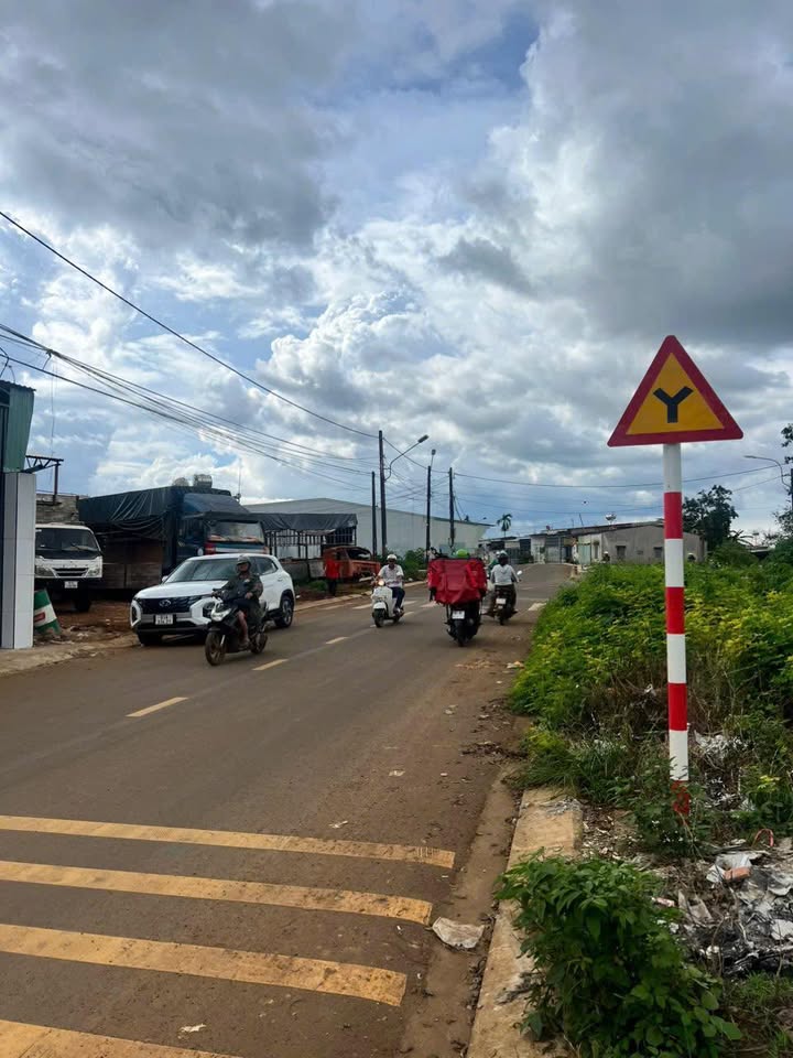 Đất nông nghiệp 1,1ha mặt tiền Lý Chính Thắng, Pleiku - Giá chỉ 21.85 tỷ VND!