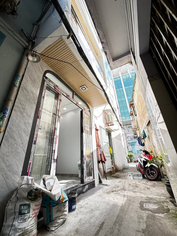 Nhà Chính Chủ Hẻm Đoàn Như Hài Quận 4 12m² giá 2.579 tỷ - Đầu tư sinh lời ngay!