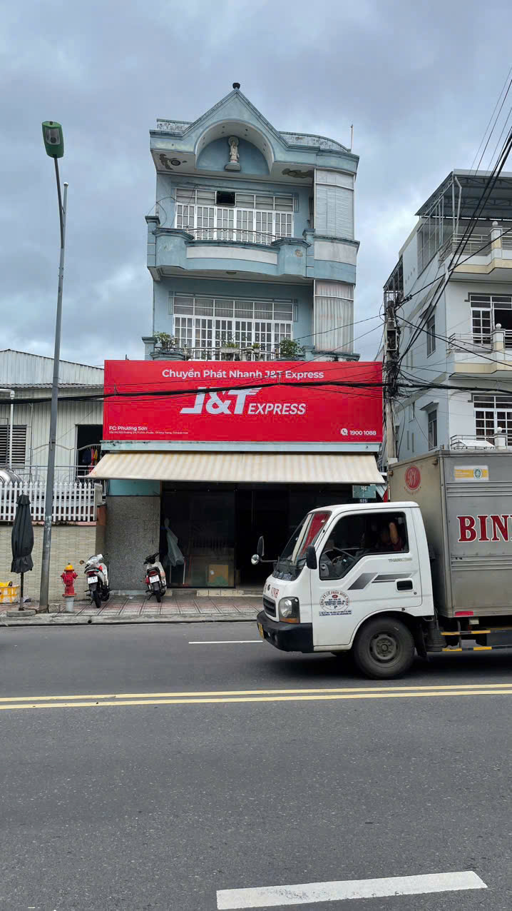 Nhà phố góc 2 mặt tiền 125m² đường 2/4, Vĩnh Phước - Kinh doanh đỉnh cao chỉ 13.5 tỷ!