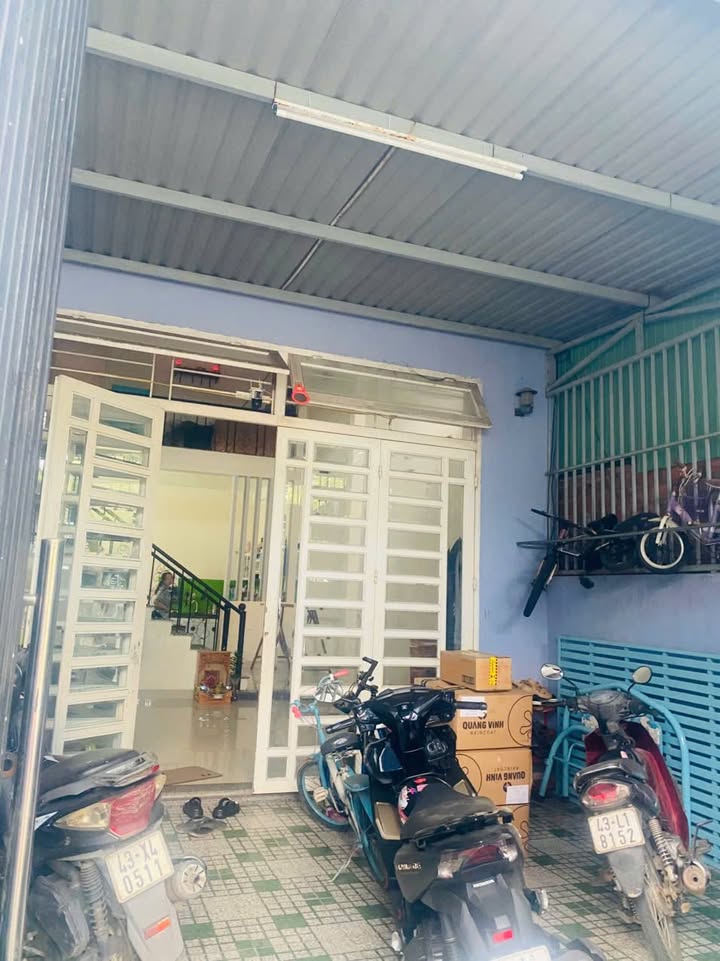 Nhà bán đường Quách Xân, quận Cẩm Lệ, 100m² giá 5 tỷ - Hướng Đông Nam, nội thất đầy đủ!