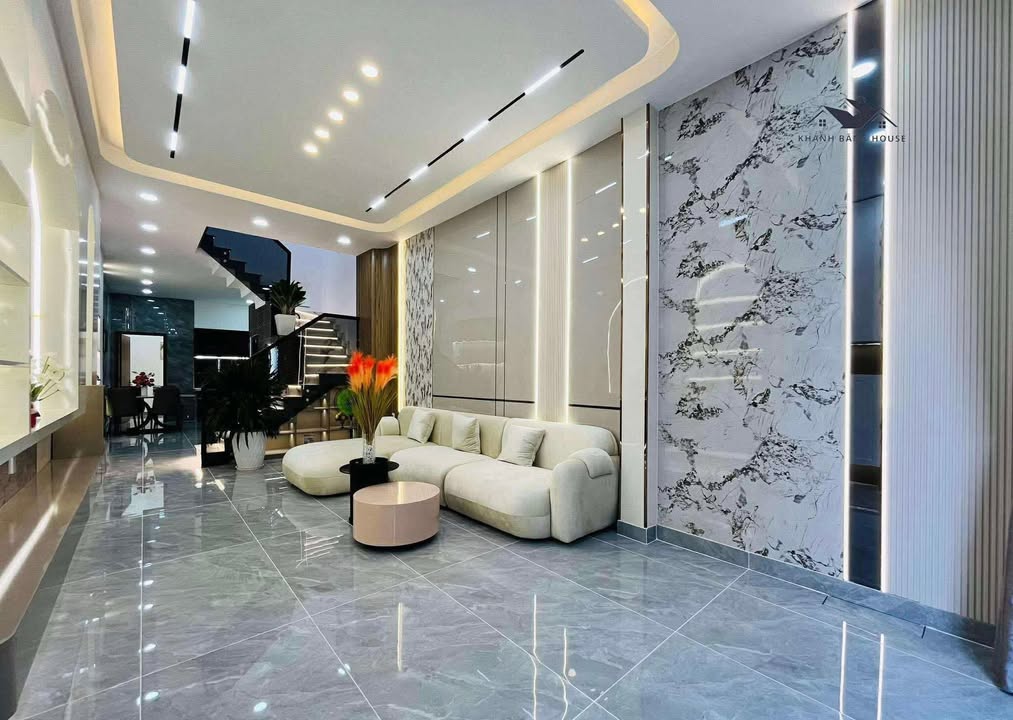 Nhà phố Tân Mai 39m² giá 9 tỷ - Sổ đỏ chính chủ, gần trường cấp 3 Trương Định!