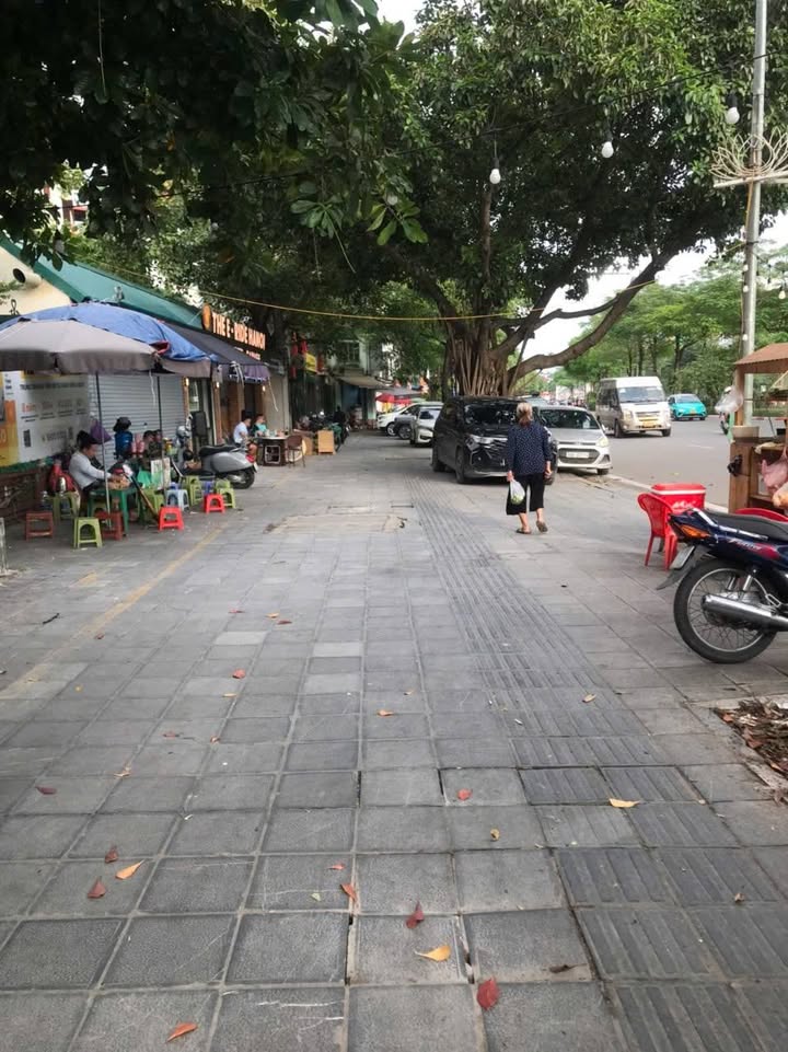 Cho thuê văn phòng 150m² phố Trần Khát Chân - Tiện ích đầy đủ, giá tốt!