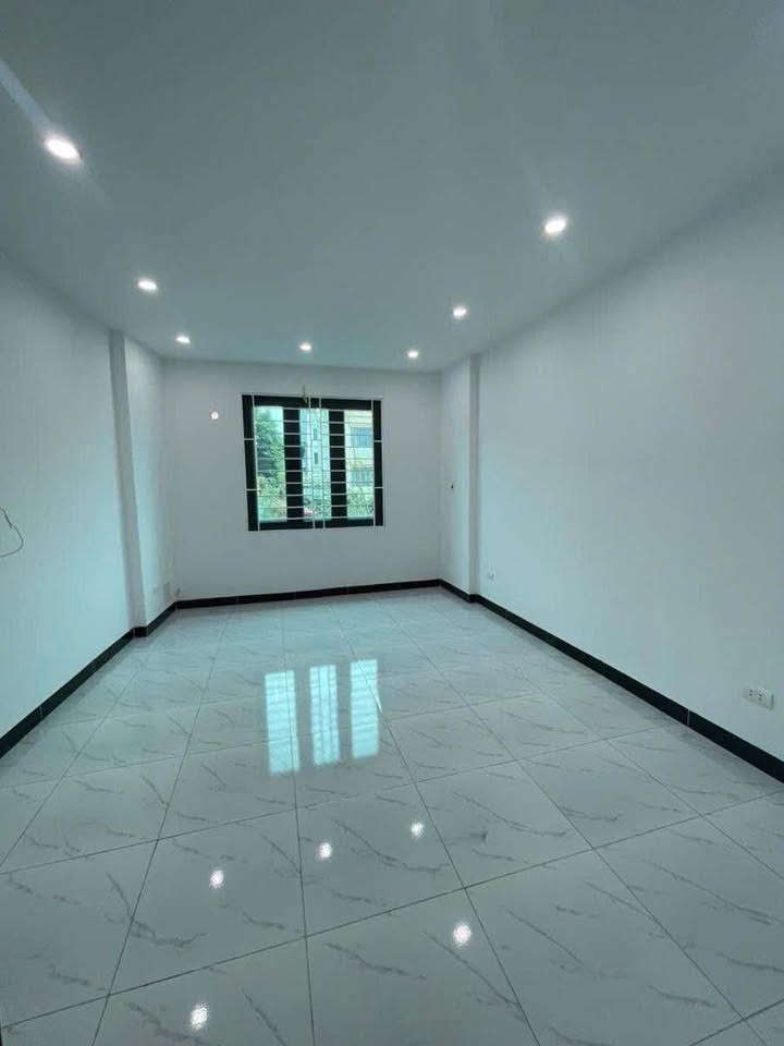 Nhà riêng Triều Khúc 25m² giá 5.68 tỷ - Ngõ nông, gần phố