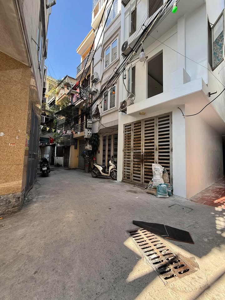 Nhà phố Lĩnh Nam 34m² giá 7 tỷ - Sổ đỏ chính chủ, gần trường học!