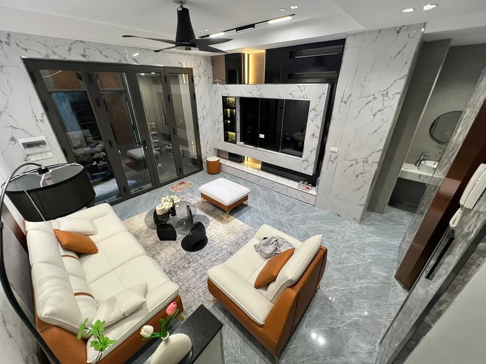 Nhà Lô Góc 45m² tại Văn Miếu - 7 Tầng Thang Máy - Thiết Kế Khách Sạn 5*