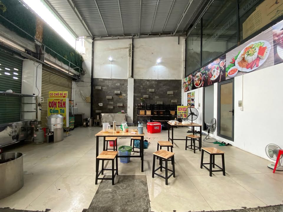 Mặt bằng kinh doanh cho thuê đường Võ Thành Trang, quận Tân Bình, diện tích 220m², giá 30 triệu/tháng - Vị trí đắc địa cho mọi hoạt động kinh doanh!