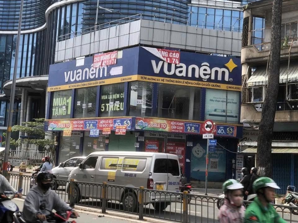 Mặt bằng cho thuê quận 11, diện tích 108m² - Kinh doanh sầm uất ngay mặt tiền đường 3/2!