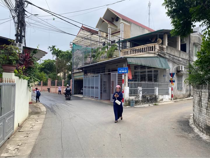 Nhà mặt tiền 7.4m phường An Tường - Giá 3 tỷ, ô tô đỗ cửa