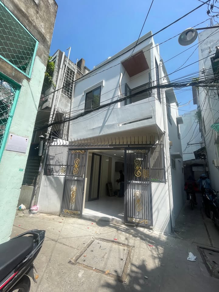 Nhà góc 2 mặt hẻm Phạm Văn Chí, Quận 6, 23.2m² giá 3.85 tỷ - Hướng Tây mát mẻ!