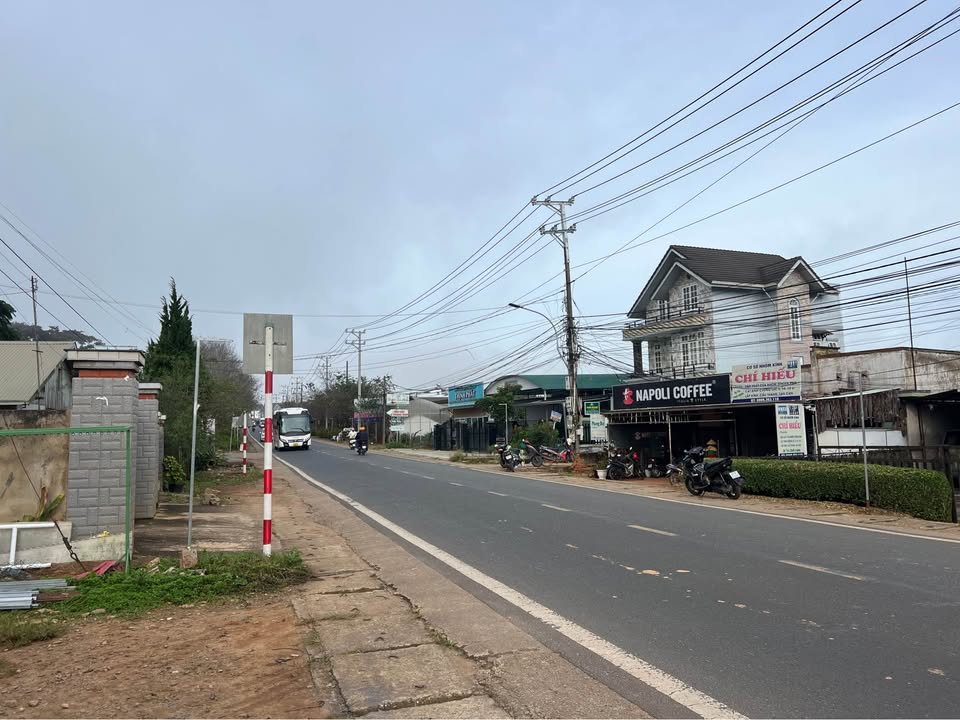 Nhà mặt tiền Quốc lộ 20, Đà Lạt 253m² giá 25 triệu - Đầu tư sinh lời ngay!