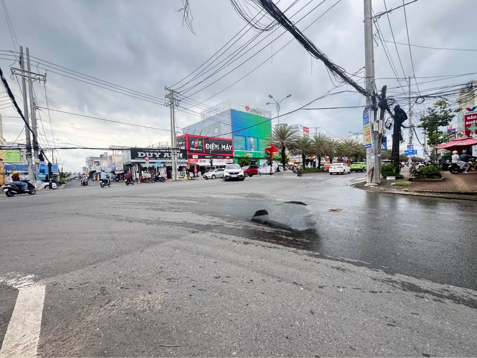 Nhà 1 trệt 1 lầu mặt tiền Nguyễn Đình Chiểu Cà Mau 92m² - Vị trí đắc địa cho kinh doanh!