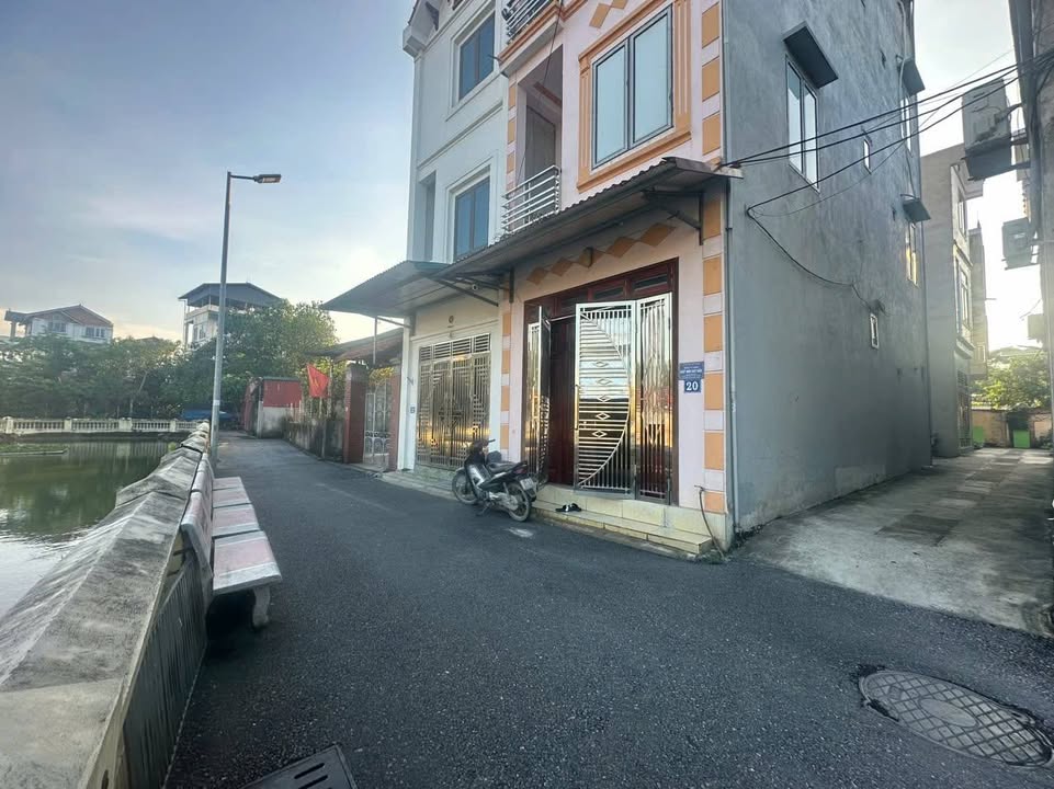 Đất Cựu Việt 2 67m² giá 10.6 tỷ - Nhà 2,5 tầng đẹp, mặt tiền 4.2m!