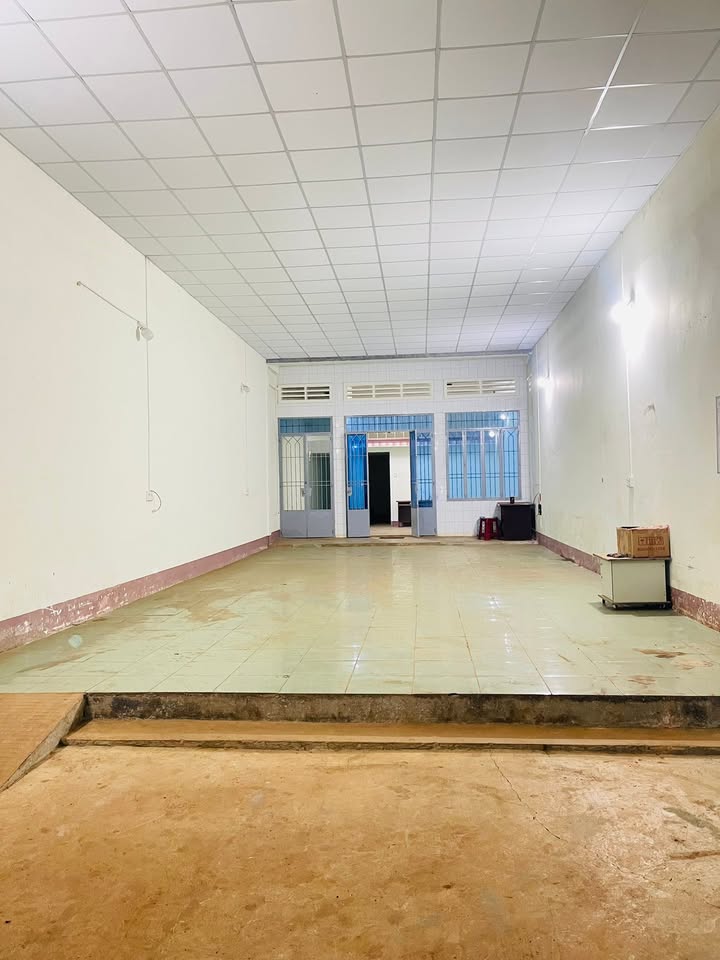 Nhà mặt tiền cho thuê tại Quốc Lộ 14, Buôn Hồ - Kinh doanh thuận lợi chỉ 10 triệu/tháng!