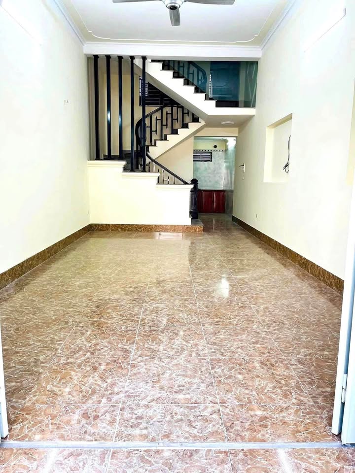 Bán nhà 2,5 tầng mặt đường Trịnh Hoài Đức, 48m² giá 3.4 tỷ - Đầu tư sinh lời hấp dẫn!