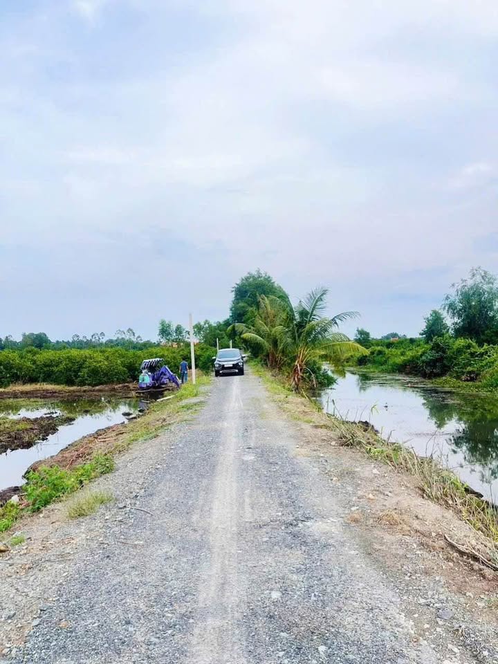 Đất nền Đức Huệ Long An 2300m² giá 2.4 tỷ - View kênh thoáng mát!