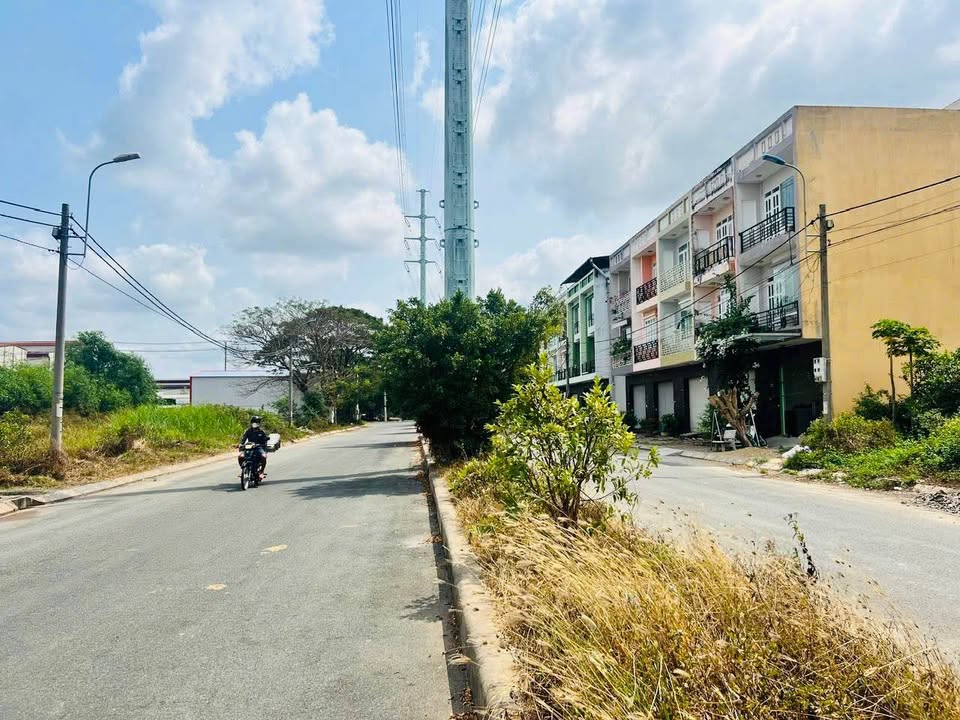 Đất nền KDC Phúc Long, Bến Lức 100m² giá 1.8 tỷ - Sổ hồng chính chủ