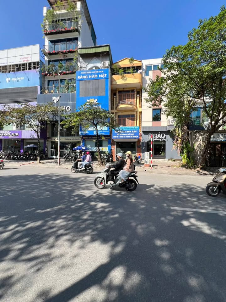 Nhà mặt phố Trần Kim Xuyến, Cầu Giấy 90m² giá 62.2 tỷ - Kinh doanh sầm uất!