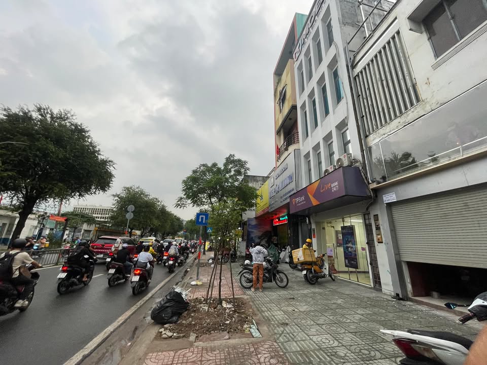 Cho thuê nhà mặt tiền Lý Thường Kiệt, quận 11 - 4 tầng, giá thỏa thuận!