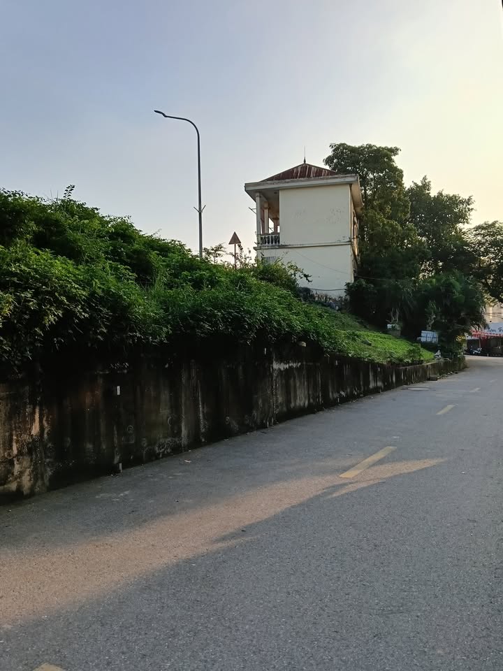 Đất tặng nhà 2 tầng tại Phù Đổng, Gia Lâm 178m² giá 15 tỷ - Cơ hội không thể bỏ lỡ!