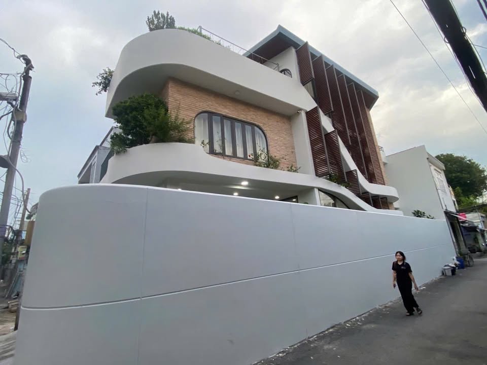 Nhà đẹp 2 mặt tiền tại Linh Chiểu, Thủ Đức 131m² - Giá 12.5 tỷ, dọn vào ở ngay!