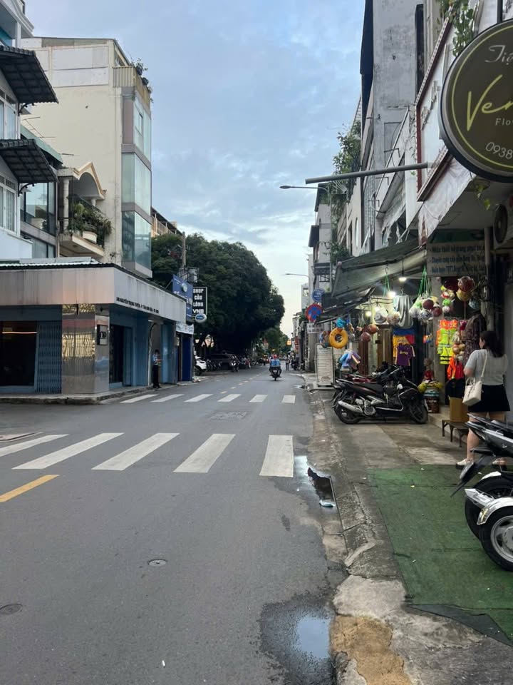 FrontHouse mặt tiền Nguyễn Trọng Tuyển, Tân Bình 50m² giá 15.5 tỷ - Đầu tư sinh lời ngay!