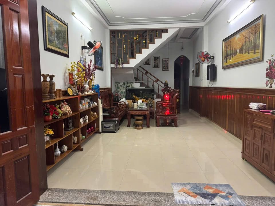 Nhà mặt tiền Lương Văn Can, Vĩnh Hải, Nha Trang 4PN giá 12 triệu - Thích hợp ở và kinh doanh!