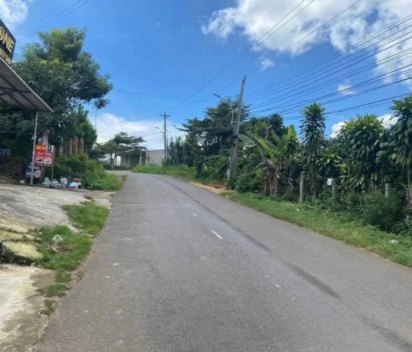 Nhà mặt tiền đường Lộc Nga Bảo Lộc 468m² giá 3.6 tỷ - Gần trường học và chợ!