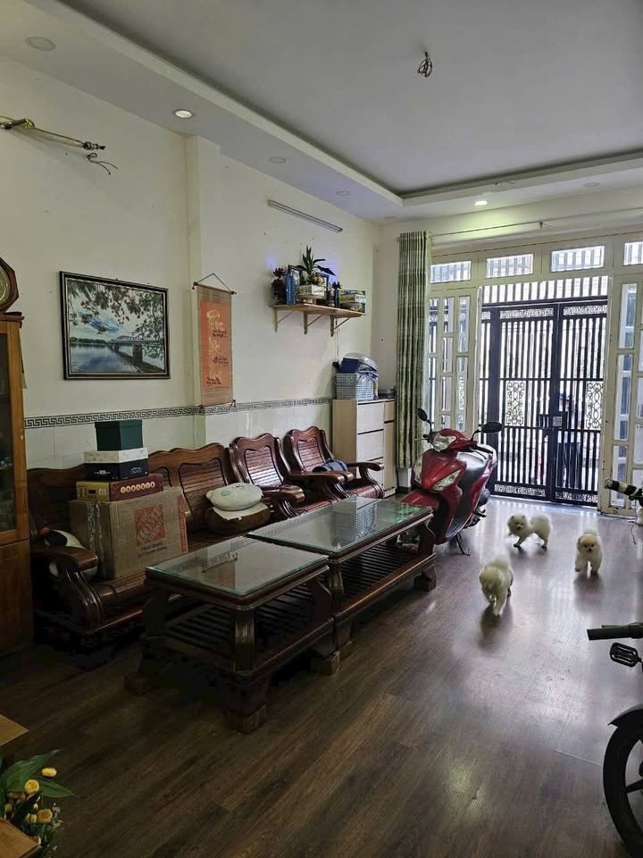 Nhà mặt tiền Hoàng Văn Hòe, Tân Quý, 60m² giá 8.4 tỷ - Vị trí đẹp gần chợ