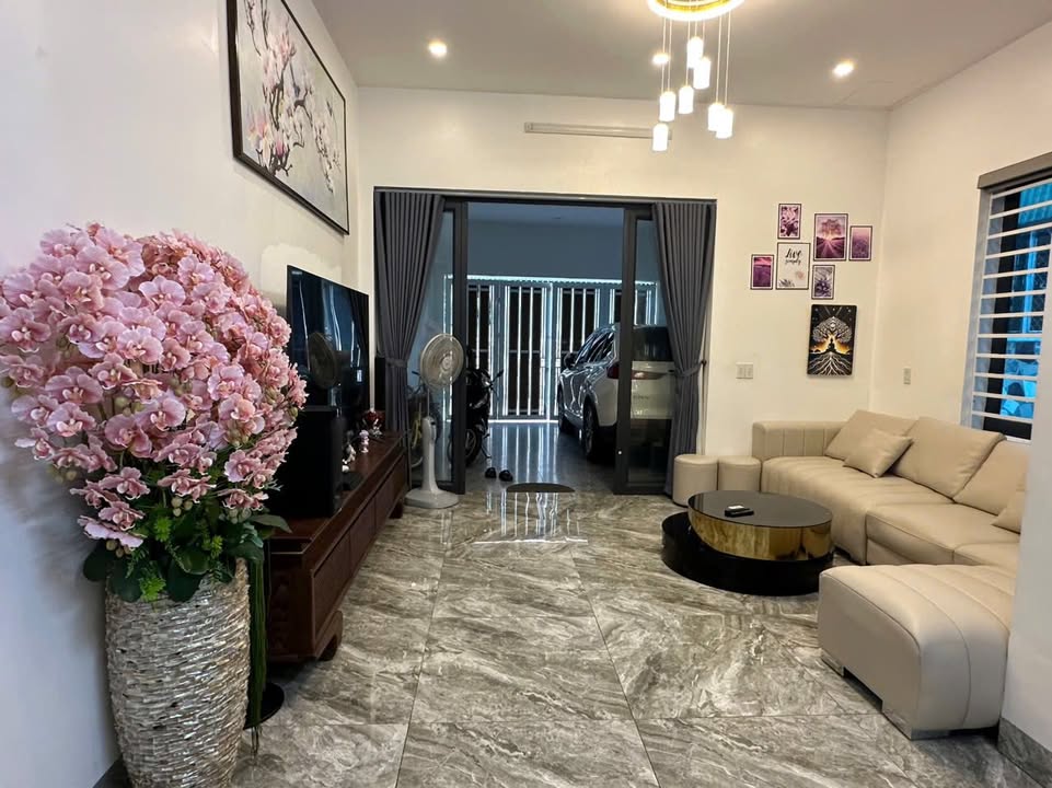 Nhà đẹp 2 tầng góc 2 mặt tiền tại phố đi bộ Nguyễn Văn Cừ TP Vinh 91.2m² giá 7 tỷ - Đầu tư sinh lời cực tốt!