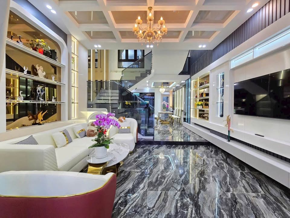 Nhà đẹp 3 tầng tại Đà Nẵng 93m² giá 11.4 tỷ - Gần biển chỉ 300m!