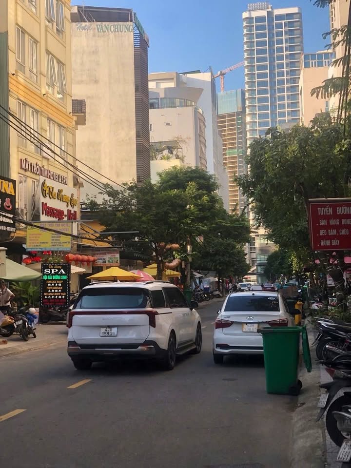 Khách sạn Hà Bổng 100.8m² giá 33 tỷ - Dòng tiền ổn định mỗi ngày!