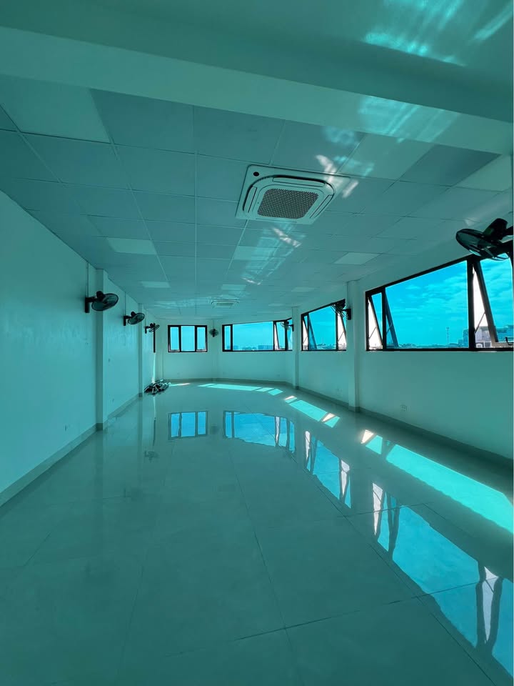 Cho thuê văn phòng mặt tiền 132m², 5 tầng tại Văn Phú, Hà Đông - Giá 15 triệu/tháng