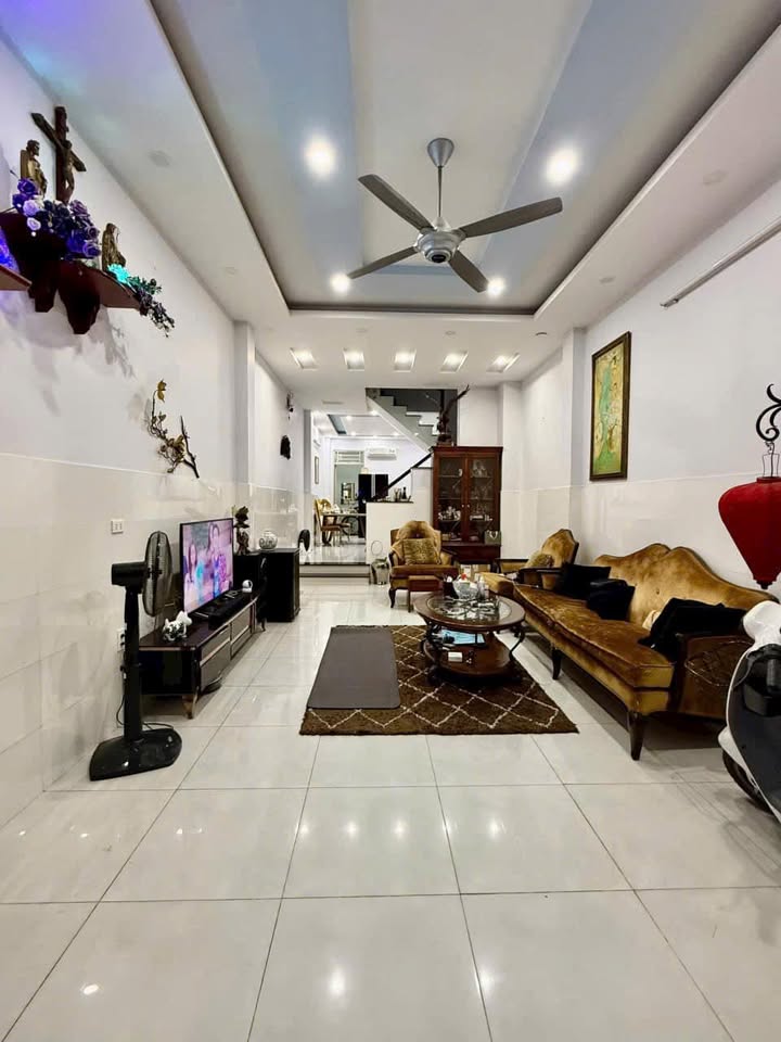 Nhà cho thuê đường Bông Sao, quận 8, diện tích 75m² - Sân thượng rộng rãi, giá 13 triệu/tháng!