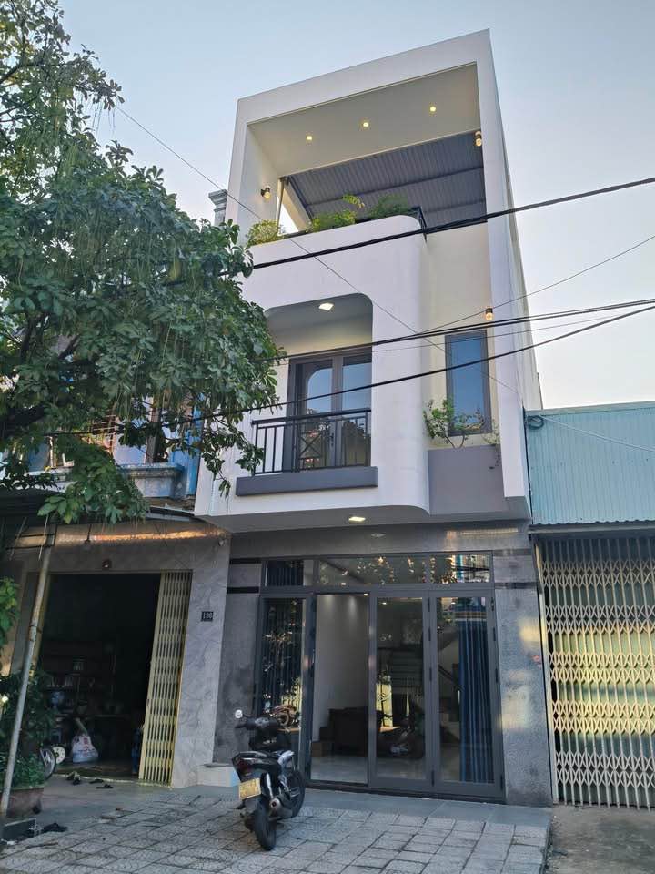 Nhà 3 tầng mặt tiền Lê Thạch, Đà Nẵng 87m² giá 7.3 tỷ - Sẵn sàng vào ở ngay!