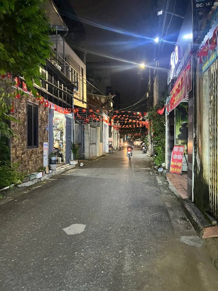 Đất nền Hoa Lâm, Việt Hưng 60m² giá 6.5 tỷ - Sổ đỏ chính chủ!