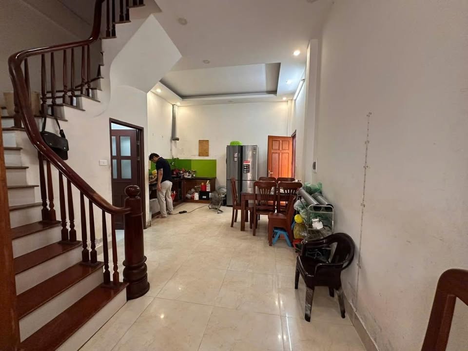 Nhà lô góc Xuân La 47m² giá 14.5 tỷ - Thiết kế hiện đại, ánh sáng tràn ngập!