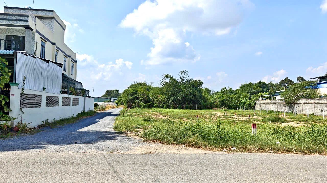 Nhà phố 2 tầng 82m² tại Củ Chi - Sổ đỏ chính chủ, giá 1.9 tỷ!