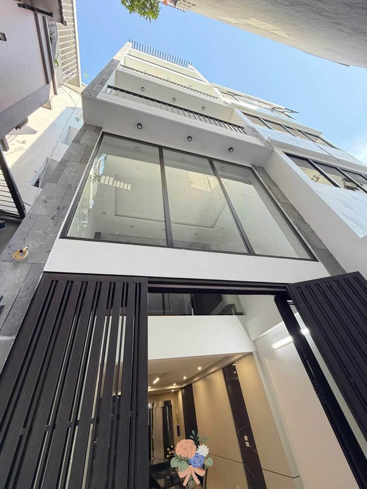 Nhà phố Ngọc Thụy 51m², giá 13 tỷ - Lô góc, thang máy tiện nghi!