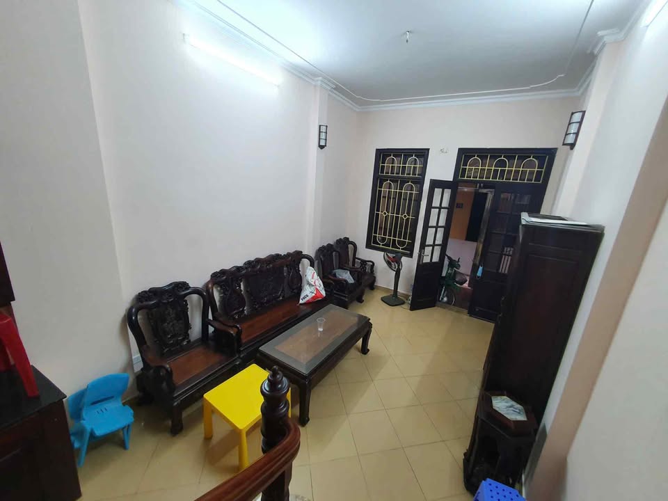 Nhà cho thuê ngõ Văn Chương, Đống Đa 38m² giá 14 triệu - Chính chủ, sân để xe riêng!