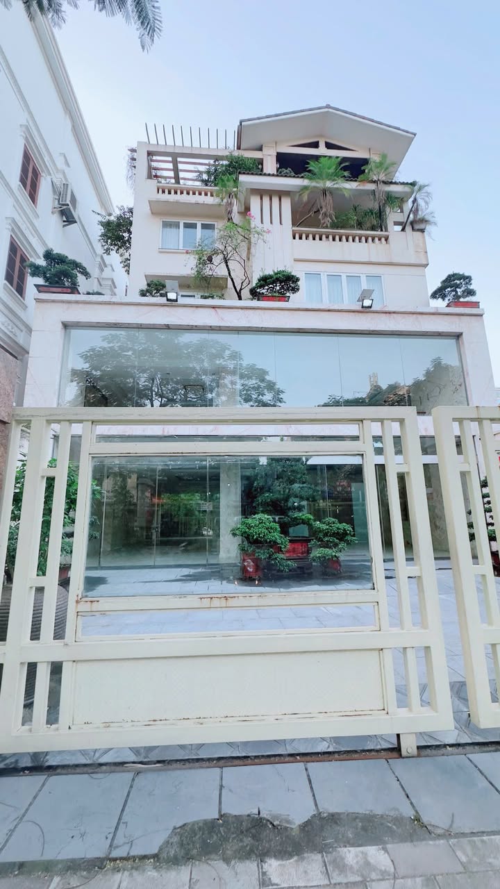 Biệt thự cho thuê 5 tầng Lạc Long Quân Tây Hồ 300m² giá 155 triệu - Nhà mới đẹp, thang máy