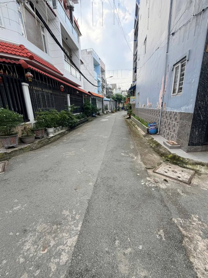 Nhà phố Bà Điểm 38m² giá 2.45 tỷ - Sổ hồng, ô tô vào tận nhà!