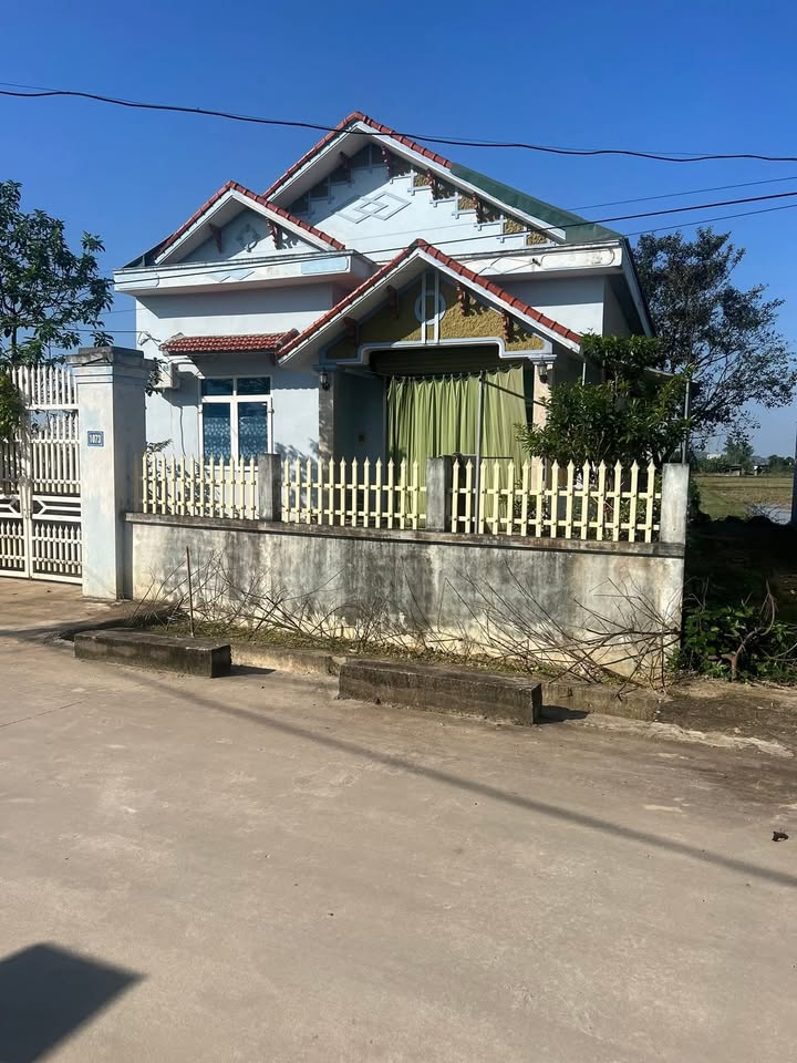 Nhà mái thái kiên cố tại thôn Cộng Hoà, xã Vạn Thiện, 200m² - Giá thỏa thuận hấp dẫn!