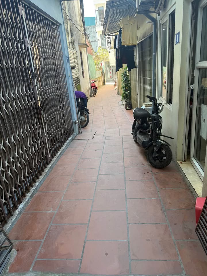 Đất nền Giang Biên Long Biên 34m² giá 4.5 tỷ - Cơ hội đầu tư hấp dẫn!