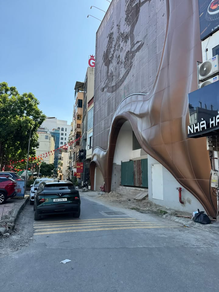 Đất nền Bồ Đề Long Biên 83m² giá 17 tỷ - Vị trí đắc địa cho đầu tư!