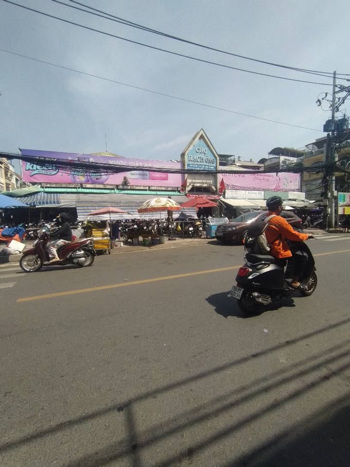 Nhà mặt tiền chợ Rạch Ong, Quận 8 - 48m² giá chỉ 10.3 tỷ, kinh doanh đa ngành nghề!