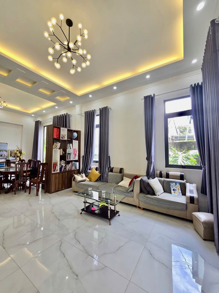 Nhà mặt tiền hẻm Bùi Thị Xuân, Bảo Lộc 210m² giá 5.2 tỷ - Cơ hội đầu tư tuyệt vời!