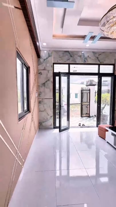 Nhà phố 2 tầng Long Thượng 90m² giá 2.25 tỷ - Bán gấp, nội thất đầy đủ!